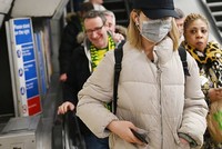 Số ca nhiễm COVID-19 tại Anh đang tăng vọt. (Ảnh: Sky News).