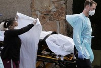 Hơn 500 người ở Mỹ mắc Covid-19. (Ảnh: Reuters).