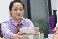 Hạ lãi suất, giãn nợ vay, cần đi đúng địa chỉ