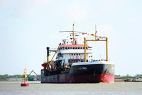 Vinawaco là doanh nghiệp uy tín trong lĩnh vực nạo vét thông luồng. Trong ảnh: Tàu nạo vét bùn Long Châu của Vinawaco.