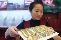 Vàng sụt giá mạnh nhưng dư địa tăng còn lớn