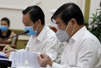 Chủ tịch UBND TP.HCM Nguyễn Thành Phong (phải) phát biểu tại cuộc họp. Ảnh: Trung tâm báo chí TP HCM.