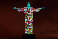 Brazil thắp sáng tượng Chúa cứu thế cổ động chống đại dịch Covid-19