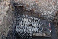 Khoảng 600 chai bia được xếp gọn bên dưới các gầm cầu thang của lâu đài cổ. Ảnh: WYAS.