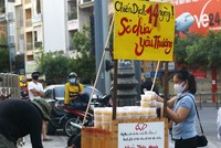 TP.HCM: Xúc động những hình ảnh chung tay giúp đỡ các hoàn cảnh khó khăn mùa dịch