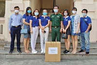 Tại Bộ Tư lệnh TP.HCM, MBS trao tặng số quà gửi đến Bệnh viện dã chiến Củ Chi.