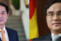 Thứ trưởng Bộ Ngoại giao Bùi Thanh Sơn (ảnh trái) và Chủ tịch Hội đồng thành viên Tập đoàn Điện lực Việt Nam Dương Quang Thành (ảnh phải).