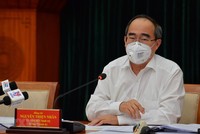 Bí thư Thành ủy Thành phố Hồ Chí Minh Nguyễn Thiện Nhân chủ trì cuộc họp tại điểm cầu Thành ủy. (Ảnh: TTXVN phát).