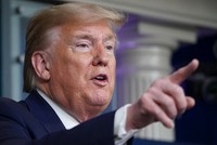 Trump phát biểu trong cuộc họp báo tại Nhà Trắng hôm 16/4. Ảnh: AFP.