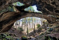 Cầu đá tự nhiên 200 triệu năm tuổi