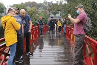 Nên đưa các hoạt động du lịch quay lại từ từ và an toàn