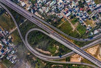 Hạ tầng giao thông phía Đông vẫn đang tiếp tục được đầu tư mạnh mẽ kéo theo dòng vốn lan tỏa đến các khu vực đô thị vệ tinh liền kề với tâm điểm là Đồng Nai.