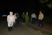 Ngành y tế Nghệ An trắng đêm đưa một trường hợp trở về từ nước ngoài đến nơi cách ly, trước đó.