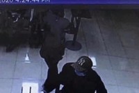 Hình ảnh tên cướp do camera an ninh ghi lại.