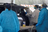 Một điểm xét nghiệm lưu động tại bang Iowa, Mỹ, hôm 30/4. Ảnh: Reuters.