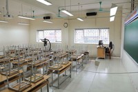 Trường Trung học phổ thông Nguyễn Gia Thiều, quận Long Biên hoàn thành vệ sinh, khử khuẩn và các công tác chuẩn bị khác, sẵn sàng đón học sinh trở lại trường từ 4/5. (Ảnh: Thanh Tùng/TTXVN).