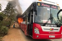 Hiện trường vụ cháy xe khách giường nằm. (Nguồn: TTXVN phát).