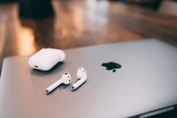 Tai nghe AirPods của Apple. (Nguồn: Nikkei Asian Review).