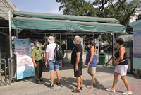 Các doanh nghiệp du lịch đang bắt tay nhau, ồ ạt tung ra các tour, sản phẩm giảm giá kịch sàn.