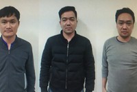 Tiến (trái) cùng đồng bọn tại cơ quan điều tra. Ảnh: Công an cung cấp.