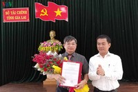 Ông Nguyễn Anh Dũng nhận quyết định bổ nhiệm giữ chức Giám đốc Sở Tài chính Gia Lai.