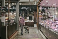 Một khu mua sắm ở Paris, Pháp. Ảnh: NYTimes.