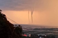 Ba vòi rồng xuất hiện cùng lúc trên hồ