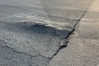 Một điểm sụt lún trên đường băng sân bay Nội Bài được phát hiện giữa năm 2019. Ảnh: NIA.