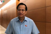 Bộ trưởng Bộ Lao động-Thương binh và Xã hội Đào Ngọc Dung cho rằng, đây là lúc cả nước phải thực hiện " nhiệm vụ kép"  vừa phòng dịch, vừa khôi phục sản xuất, khôi phục thị trường lao động, nên nghỉ 5 ngày là không phù hợp.