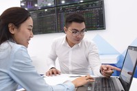 Thị trường chứng khoán Việt Nam: Bóng đi nhanh hơn hình 