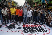 Người Ấn Độ biểu tình kêu gọi tẩy chay hàng hóa Trung Quốc. Ảnh: 
Getty Images.