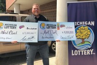 Người đàn ông may mắn Mark Clark.