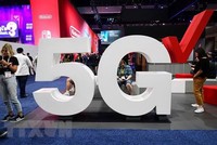 Biểu tượng mạng 5G tại một triển lãm. (Ảnh: AFP/TTXVN).