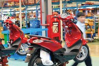 Sản xuất tại Nhà máy Piaggio Việt Nam (Khu công nghiệp Bình Xuyên, Vĩnh Phúc). Ảnh: Đức Thanh.