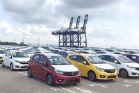 Xe nhập từ Indonesia về Việt Nam có giá rẻ bất ngờ chỉ hơn 230 triệu đồng/chiếc.