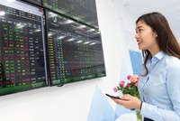 Tổng thị phần của Top 10 môi giới trên HOSE dần giảm tỷ trọng.