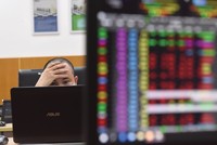 Những mảng tối chứng trường ở tuổi 20