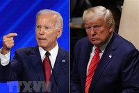 Cựu Tổng thống Mỹ Joe Biden (trái) và Tổng thống Mỹ Donald Trump (phải). (Ảnh: AFP/TTXVN).