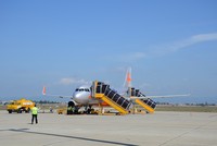 Cảng hàng không Tuy Hòa có lợi thế nằm ngay trong thành phố Tuy Hòa, điểm nhấn trong quy hoạch Khu đô thị Nam Tuy Hòa đang được các nhà đầu tư có uy tín để ý. Ảnh: Hà Minh.