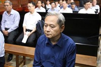 Ông Nguyễn Hữu Tín ra tòa.