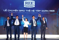 Đội ngũ lãnh đạo kế cận trẻ trung, năng động, là thế hệ bước vào nền tảng công nghệ mới được Chủ tịch Nguyễn Thị Mai Thanh (đứng giữa) kỳ vọng sẽ giúp REE phát triển cả về chiều rộng lẫn chiều sâu.