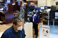 Chứng khoán Mỹ kỳ vọng gói cứu trợ 1.000 tỷ USD