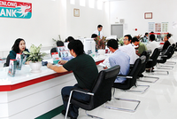 Ngân hàng tiếp tục cơ cấu nợ để đi cùng doanh nghiệp