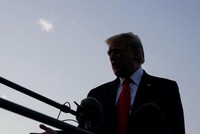 Các tập đoàn công nghệ Mỹ cho rằng chính sách của Tổng thống sẽ "phủ bóng đen" lên nước Mỹ. (Ảnh: Al Jazeera).