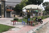 Chốt kiểm soát tại khu vực xung quanh nhà số 36 phố Ngô Quyền, thành phố Hải Dương. (Ảnh: Mạnh Tú/TTXVN).