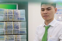 Dư nợ cho vay trung - dài hạn nhiều ngân hàng tăng mạnh trong nửa đầu năm nay.