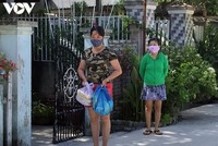 Hỗ trợ thực phẩm cho người cách ly ở thành phố Đà Nẵng.