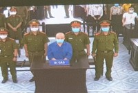 Diễn biến phiên tòa được truyền trực tiếp qua màn hình tại TAND thành phố Thái Bình.