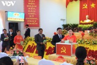 Các đại biểu bỏ phiếu bầu Ban chấp hành đảng bộ Huyện ủy Trần Văn Thời.