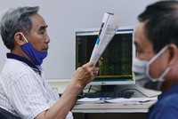 Giải mã sóng cổ phiếu giá thấp